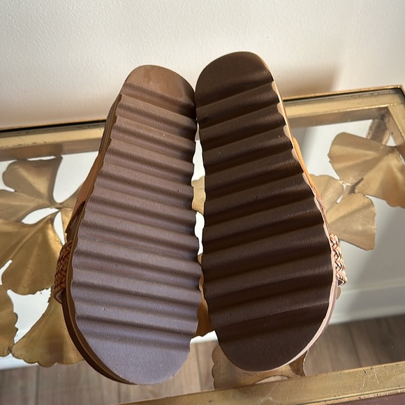 Reef Women's Tan Sandals - Picture 15 of 16